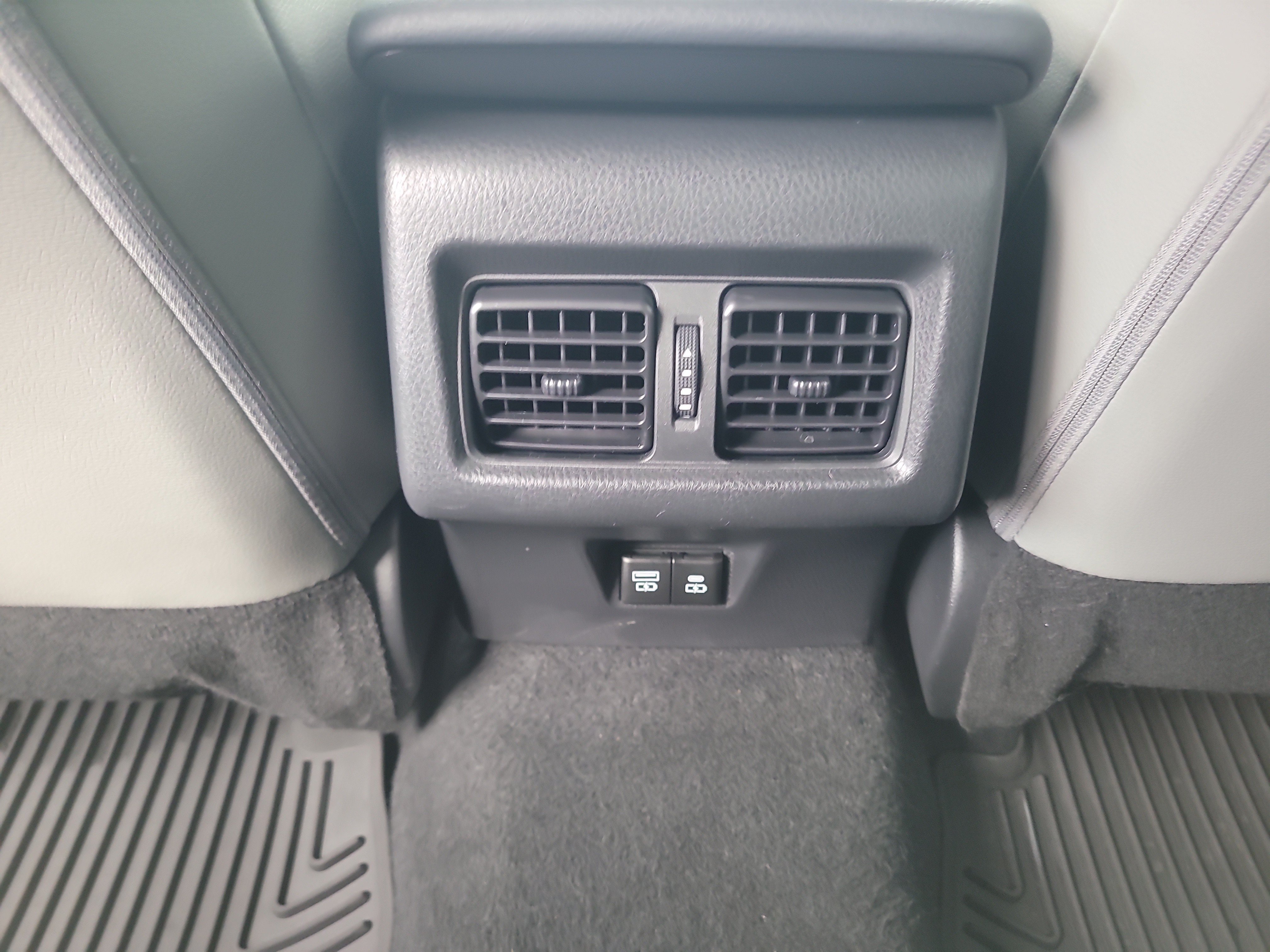 Used 2025 Toyota Camry SE FWD image 15