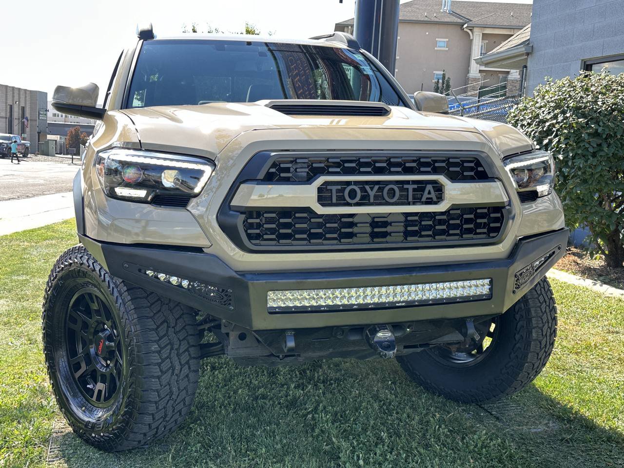 Used 2016 Toyota Tacoma TRD Off-Road AWD/4WD image 4