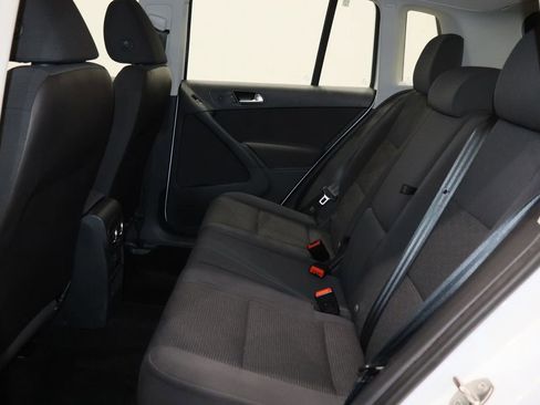 Used 2015 Volkswagen Tiguan S image 17
