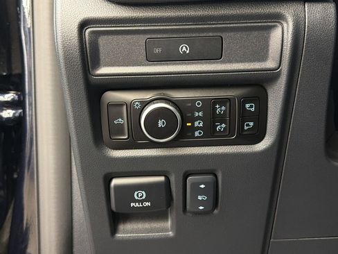 Used 2025 Ford F150 Lariat AWD/4WD image 29