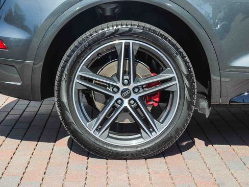 Certified 2025 Audi Q5 e Premium Plus w/ Premium Plus Package AWD/4WD image 10