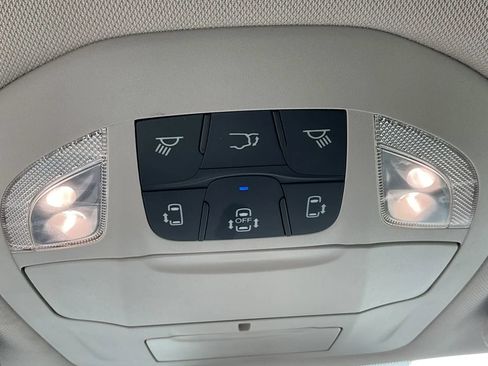 Used 2024 Chrysler Pacifica Touring-L FWD image 17