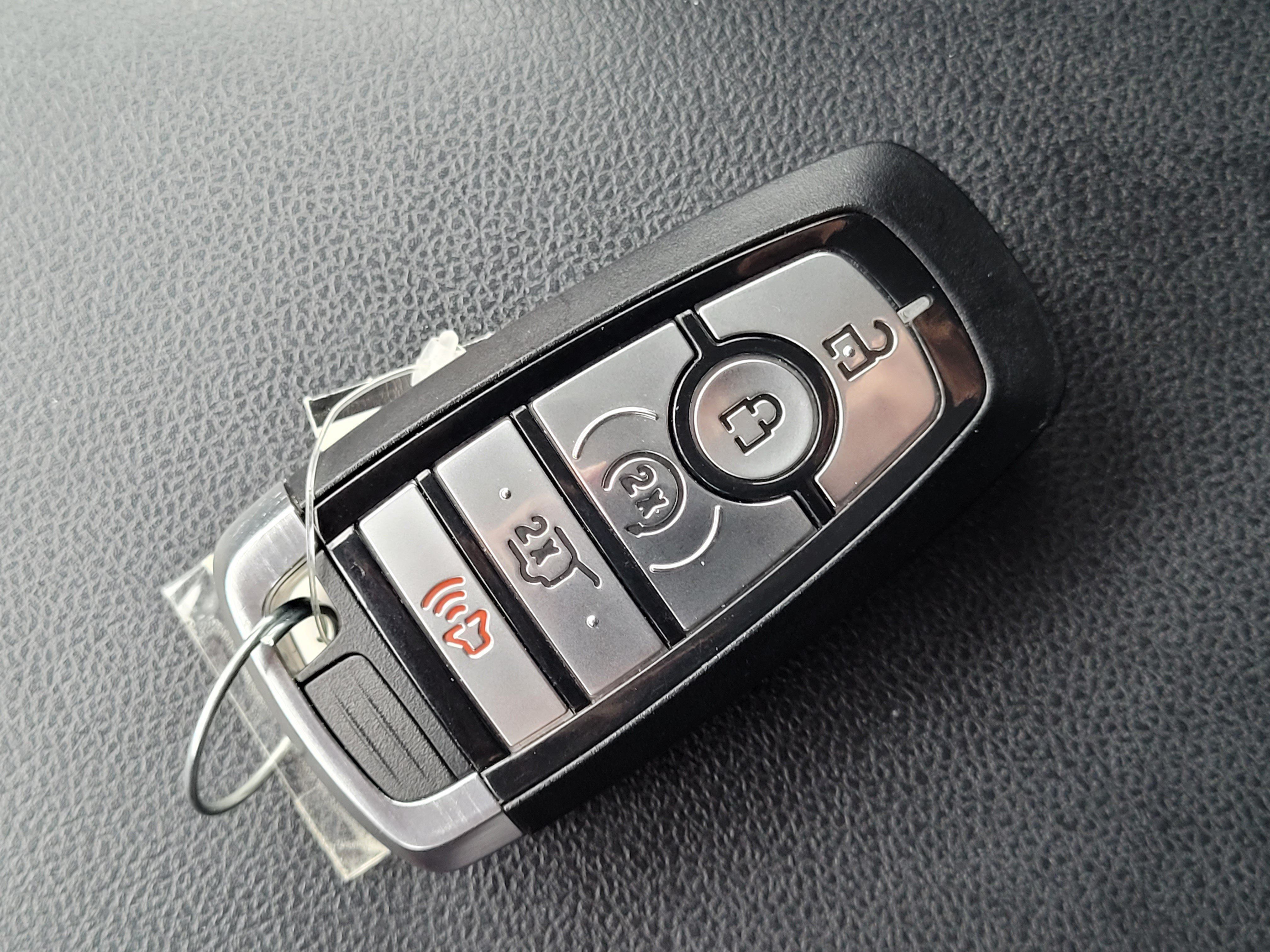 Used 2021 Ford Escape SEL w/ SEL Stealth AWD Package image 11