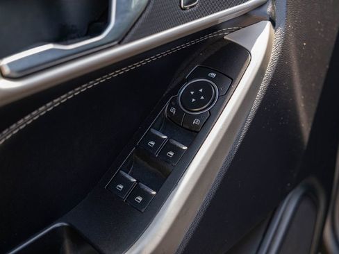 Used 2022 Ford Explorer XLT image 11