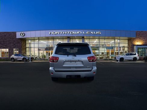 Used 2017 Toyota Sequoia Platinum image 25