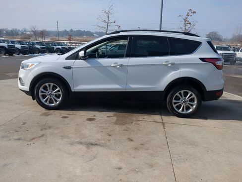 Used 2018 Ford Escape SE w/ SE Sync 3 Package image 3