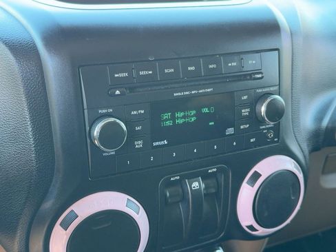 Used 2012 Jeep Wrangler Sahara image 20