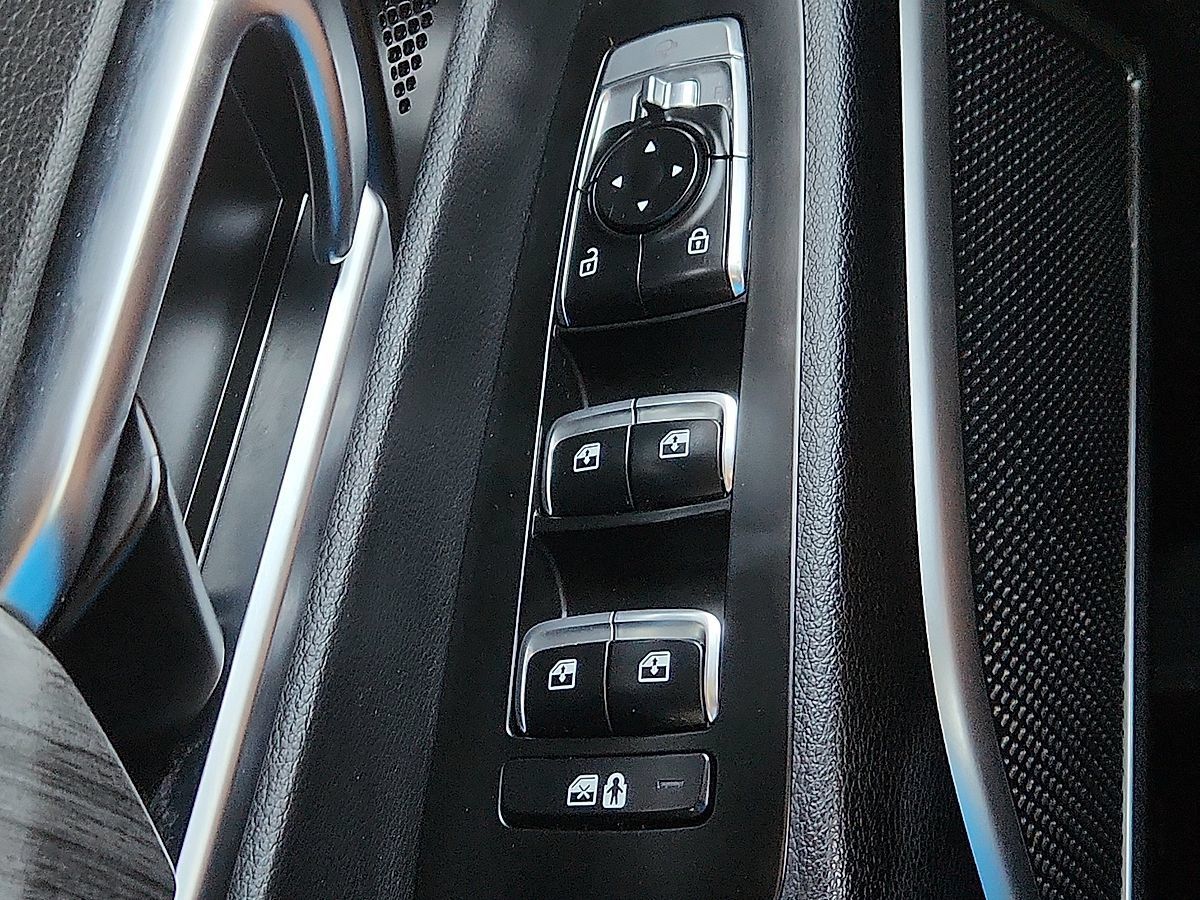 Used 2023 Kia Telluride EX w/ EX Captain's Chair Package FWD image 11