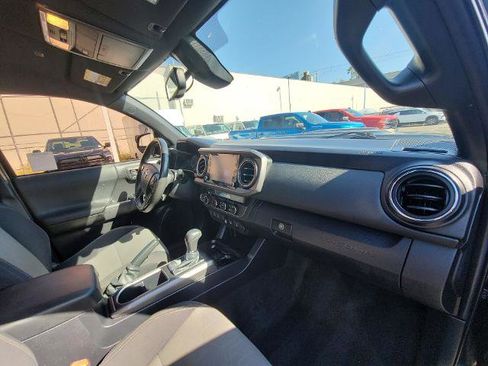 Used 2022 Toyota Tacoma TRD Sport w/ Technology Package image 27