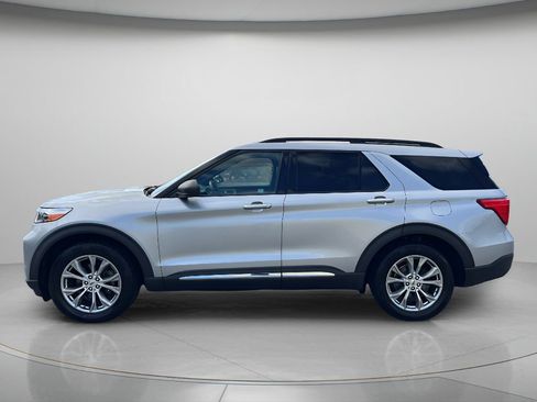 Used 2020 Ford Explorer XLT w/ Equipment Group 202A AWD/4WD image 4
