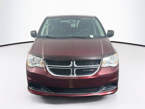 Used 2018 Dodge Grand Caravan SE FWD image 2