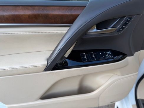 Used 2016 Lexus LX 570 4WD w/ Luxury Package image 16