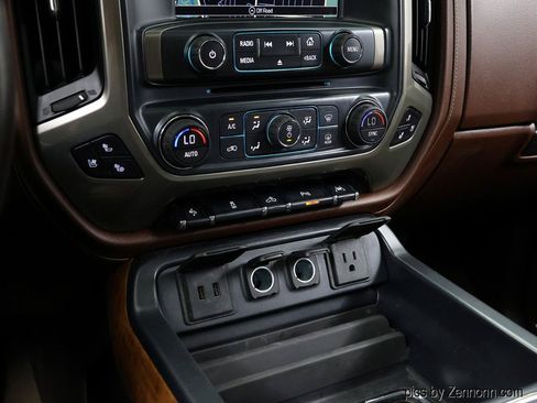 Used 2016 Chevrolet Silverado 1500 High Country w/ High Country Premium Package AWD/4WD image 22