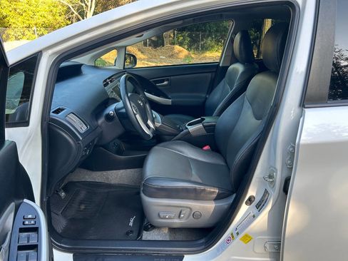 Used 2013 Toyota Prius Four w/ Deluxe Solar Roof Pkg FWD image 24
