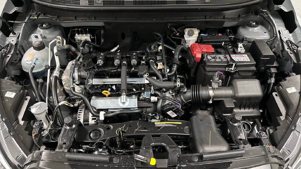 Certified 2024 Nissan Kicks SR FWD image 11