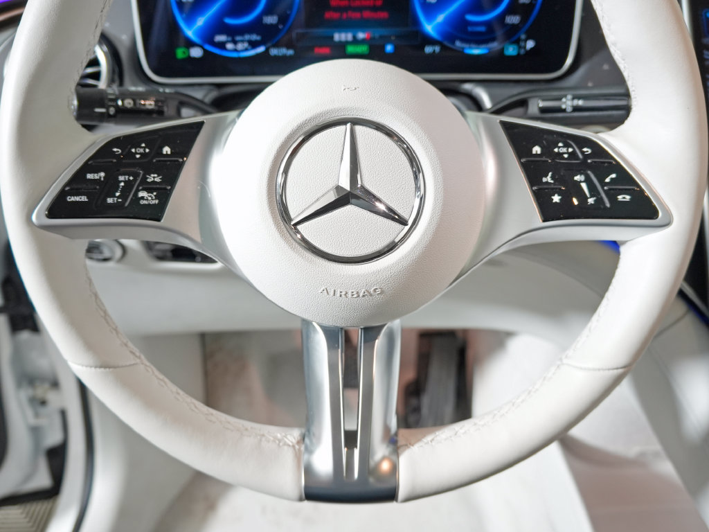 Certified 2025 Mercedes-Benz EQE 350+ 4MATIC SUV w/ Driver Assistance Package image 20