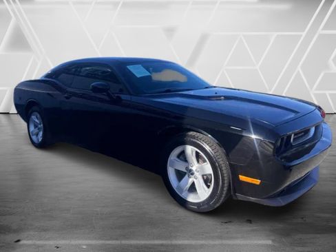 Used 2013 Dodge Challenger SXT RWD image 4