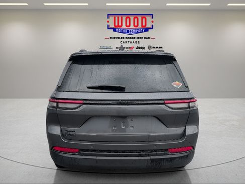 Used 2024 Jeep Grand Cherokee Altitude AWD/4WD image 7
