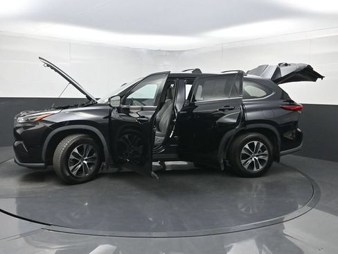 Used 2022 Toyota Highlander XLE AWD/4WD image 42
