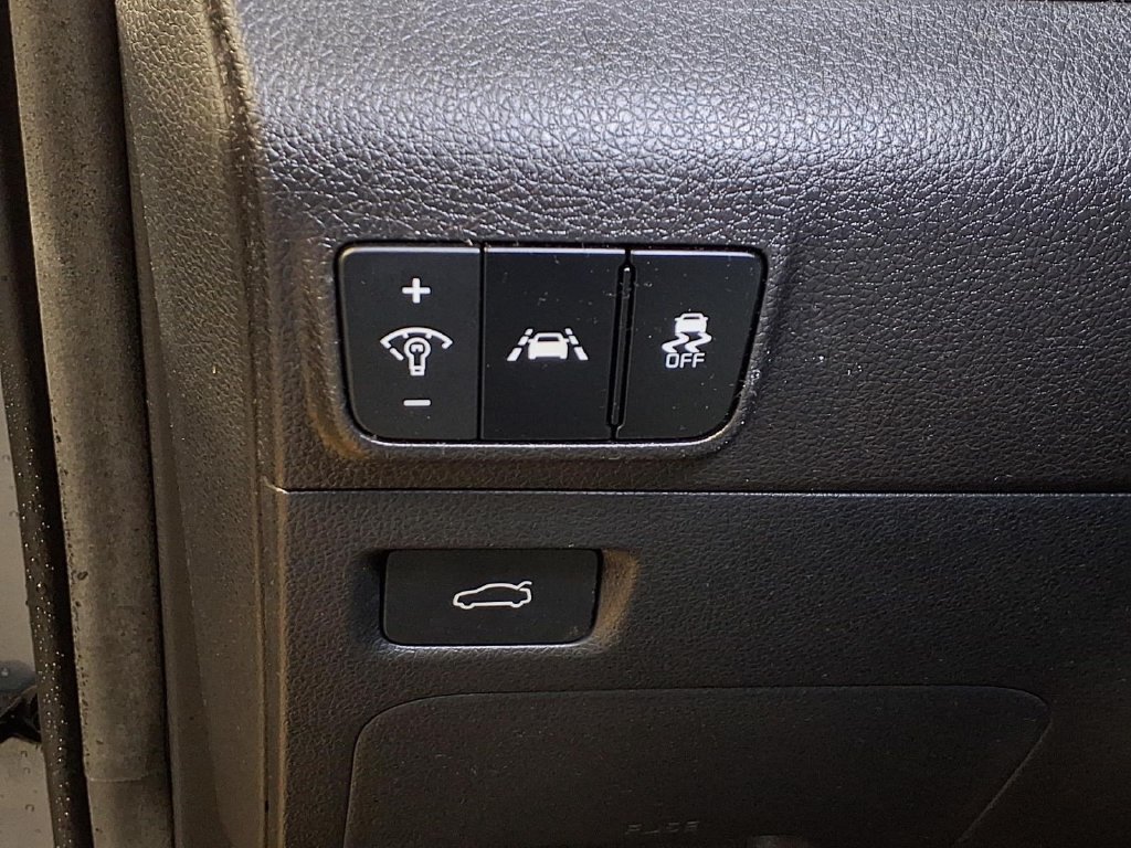 Used 2022 Kia K5 LX FWD image 16