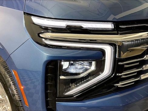 Used 2025 Chevrolet Suburban Premier image 40