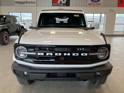 Used 2023 Ford Bronco Outer Banks AWD/4WD image 2