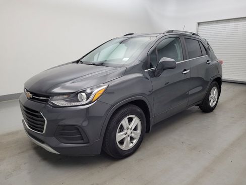 Used 2020 Chevrolet Trax LT w/ Driver Confidence Package FWD image 2
