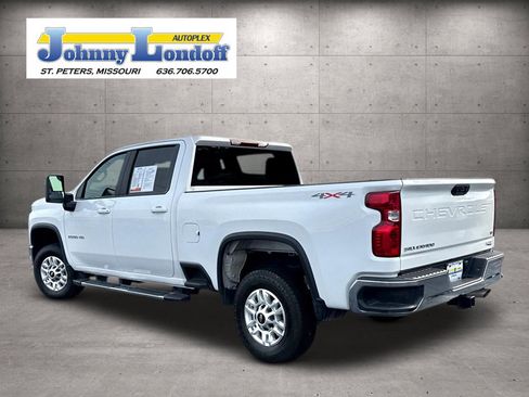 Used 2025 Chevrolet Silverado 2500 LT w/ Convenience Package AWD/4WD image 3