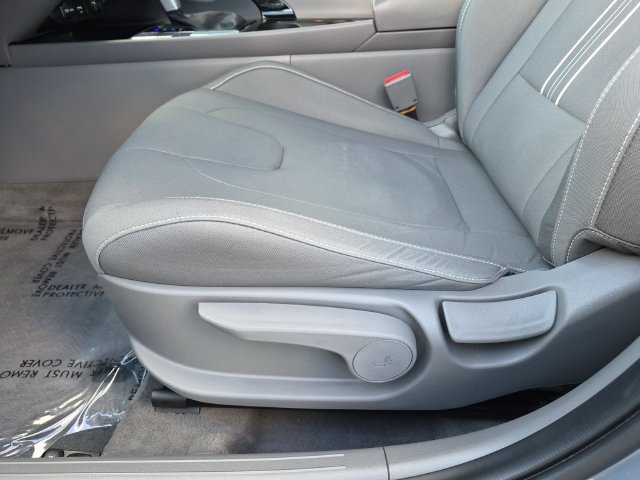 Used 2023 Hyundai Elantra SEL w/ Convenience Package FWD image 17