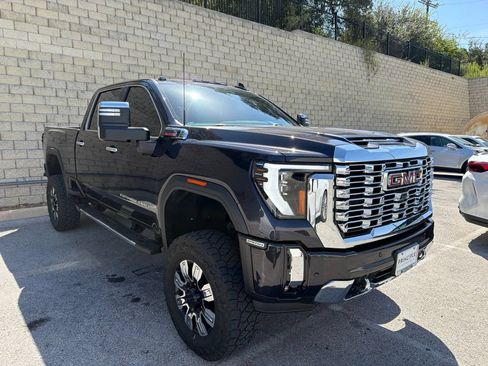 Used 2024 GMC Sierra 2500 Denali w/ Denali Reserve Package AWD/4WD image 4