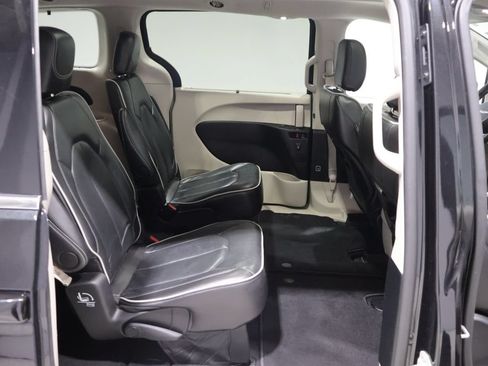 Used 2024 Chrysler Pacifica Limited FWD image 24