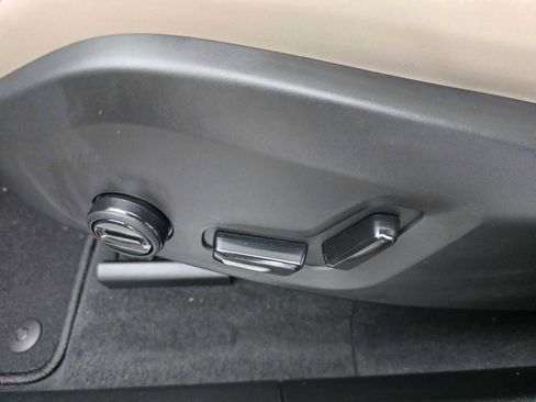 New 2026 Volvo XC60 B5 Core image 25