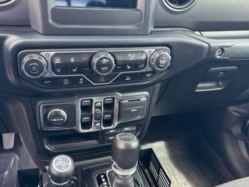 Used 2023 Jeep Gladiator Sport AWD/4WD image 12