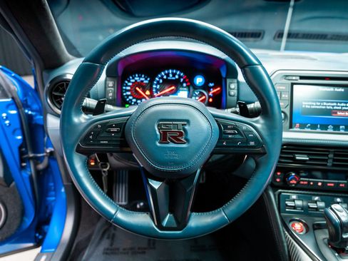 Used 2020 Nissan GT-R Premium image 45
