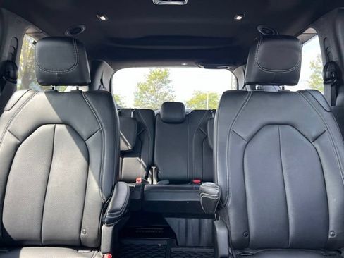 Used 2025 Chrysler Pacifica Select w/ Uconnect Theater Family Group AWD/4WD image 31