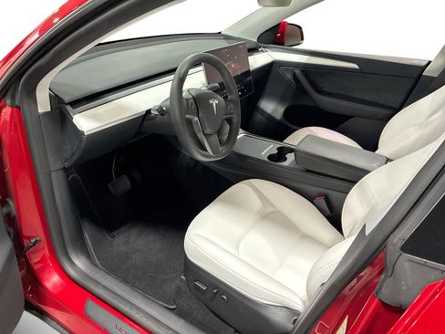 Certified 2023 Tesla Model Y Long Range AWD/4WD image 9