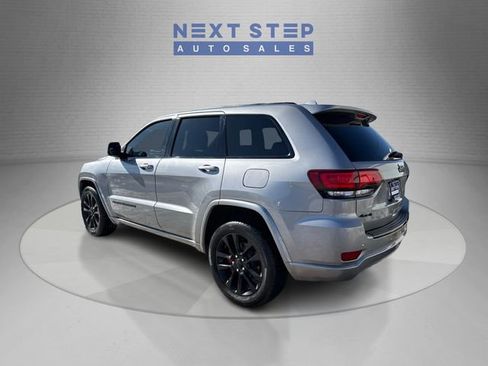 Used 2018 Jeep Grand Cherokee Altitude image 5