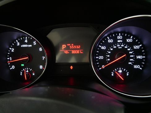 Used 2017 Kia Sedona L image 21