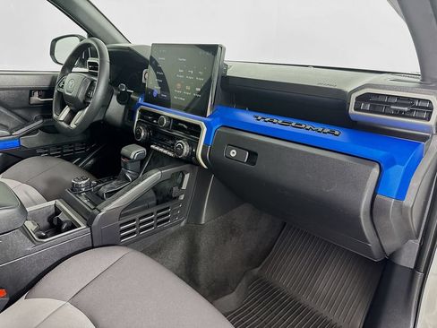 Certified 2025 Toyota Tacoma TRD Off-Road AWD/4WD image 31