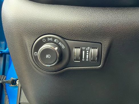 Used 2023 Jeep Compass Latitude w/ Convenience Group AWD/4WD image 27