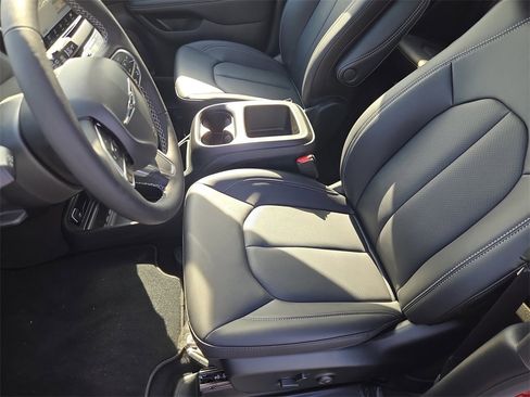 New 2025 Chrysler Voyager LX image 7