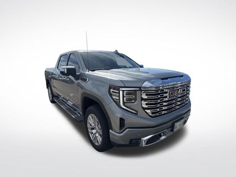 Used 2024 GMC Sierra 1500 Denali w/ Technology Package AWD/4WD image 3