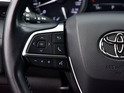 Certified 2021 Toyota Highlander XLE image 20