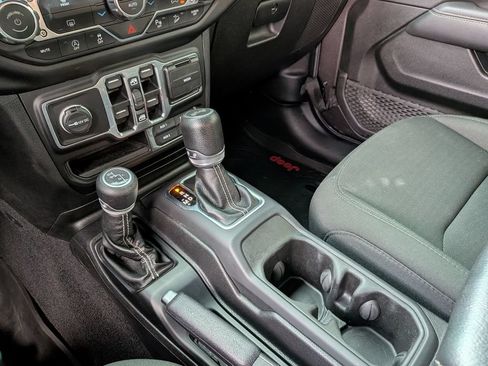 Used 2021 Jeep Wrangler Unlimited Sahara AWD/4WD image 21