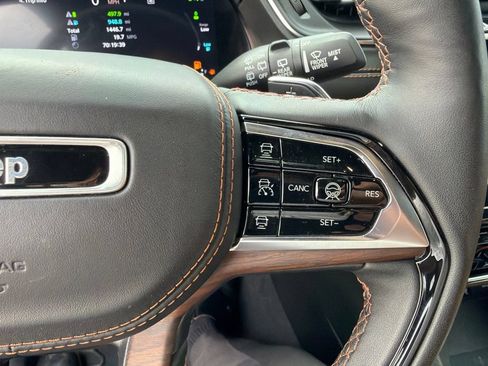 Used 2022 Jeep Grand Cherokee Summit w/ Advanced Protech Group IV AWD/4WD image 18
