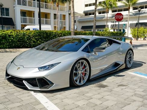 Used 2015 Lamborghini Huracan LP 610-4 AWD/4WD image 2