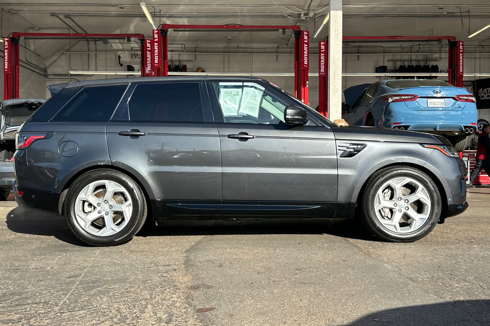 Used 2019 Land Rover Range Rover Sport HSE AWD/4WD image 3