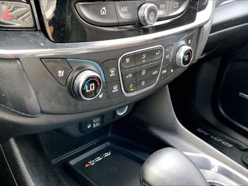 Used 2023 Chevrolet Traverse High Country FWD image 35