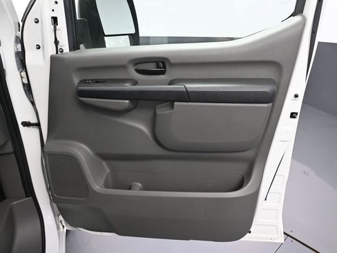 Used 2019 Nissan NV 2500 SV image 39