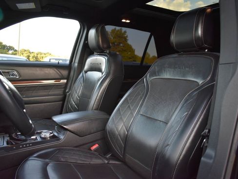 Used 2019 Ford Explorer Platinum AWD/4WD image 23